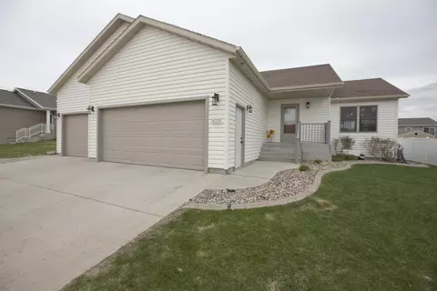 6375 Edgerly Ln, Lincoln, ND 58504 photo 1