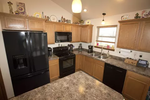 6375 Edgerly Ln, Lincoln, ND 58504 photo 3