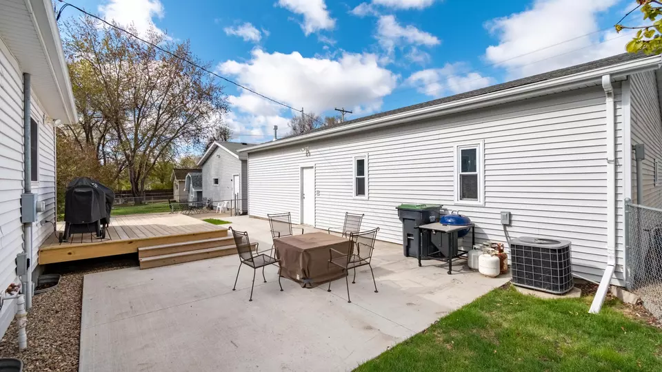  609 6th Ave NW, Mandan, ND 58554 photo 3