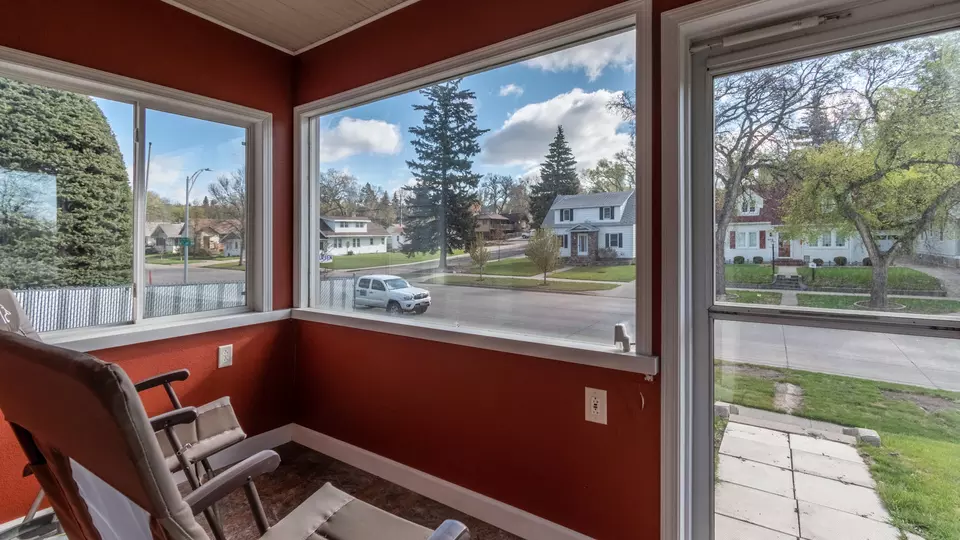  609 6th Ave NW, Mandan, ND 58554 photo 5