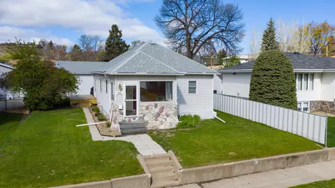 609 6th Ave NW, Mandan, ND 58554