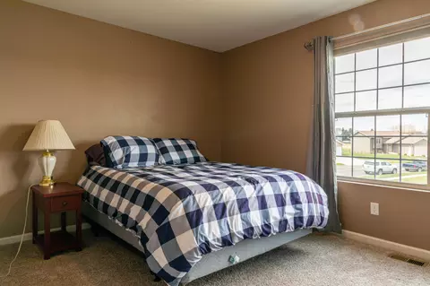 201 Brandenburg Loop, Bismarck, ND 58504 photo 15