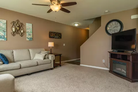 201 Brandenburg Loop, Bismarck, ND 58504 photo 3