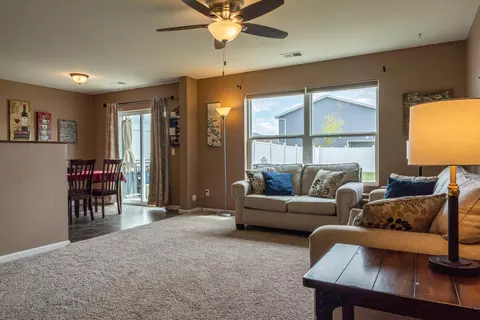 201 Brandenburg Loop, Bismarck, ND 58504 photo 2