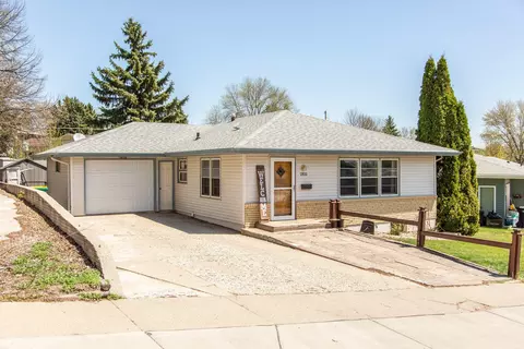 2932 E Ave C E, Bismarck, ND 58501 photo 2