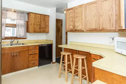 2932 E Ave C E, Bismarck, ND 58501 photo 3
