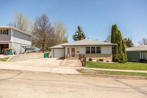 2932 E Ave C E, Bismarck, ND 58501 photo 1