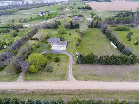 4334 Gettysburg Dr, Bismarck, ND 58504 photo 2