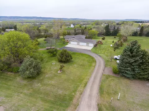 4334 Gettysburg Dr, Bismarck, ND 58504 photo 1