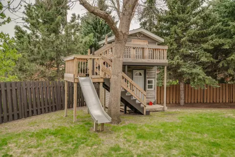 3328 Hackberry St, Bismarck, ND 58503 photo 2