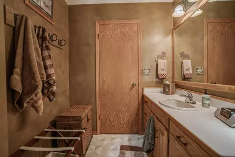 3328 Hackberry St, Bismarck, ND 58503 photo 32