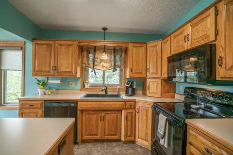 3328 Hackberry St, Bismarck, ND 58503 photo 3