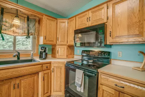 3328 Hackberry St, Bismarck, ND 58503 photo 6