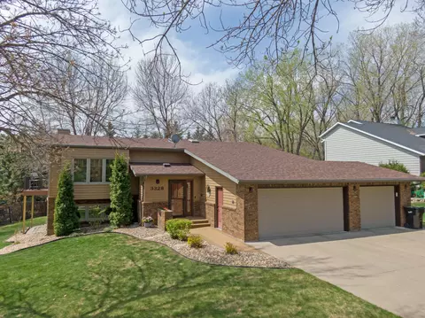 3328 Hackberry St, Bismarck, ND 58503 photo 1