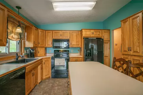 3328 Hackberry St, Bismarck, ND 58503 photo 4