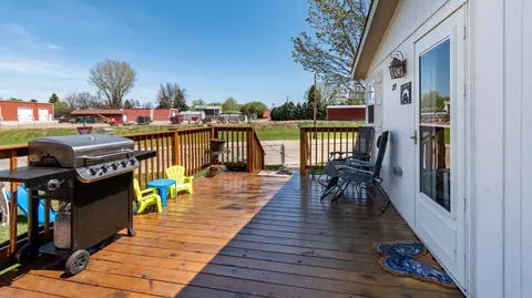 219 Coyote St, Mandan, ND 58554 photo 2