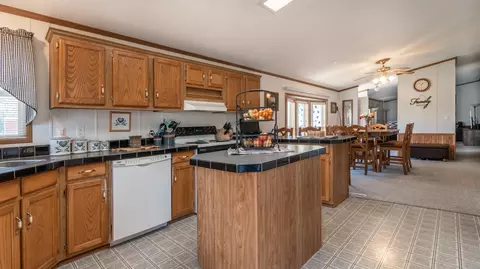219 Coyote St, Mandan, ND 58554 photo 4