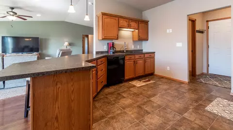 4701 Calgary Ave, Bismarck, ND 58503 photo 4