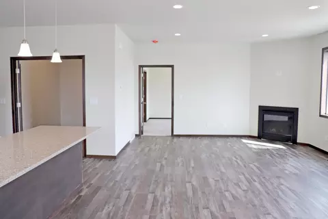 307 Irvine Loop, Bismarck, ND 58504 photo 5