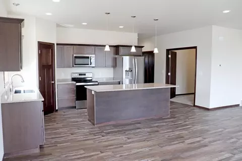 307 Irvine Loop, Bismarck, ND 58504 photo 4