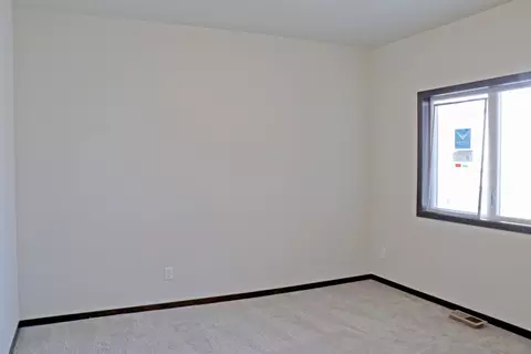 307 Irvine Loop, Bismarck, ND 58504 photo 26