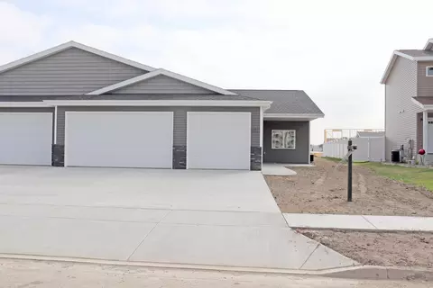 307 Irvine Loop, Bismarck, ND 58504 photo 35