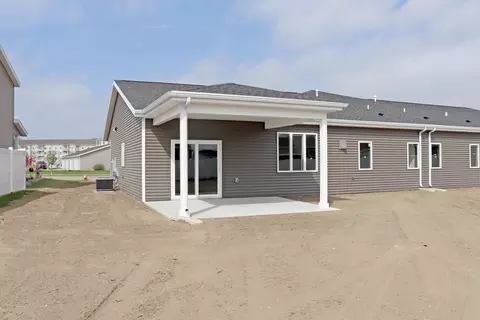 307 Irvine Loop, Bismarck, ND 58504 photo 3