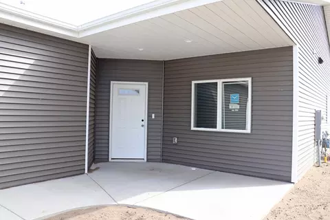 307 Irvine Loop, Bismarck, ND 58504 photo 2