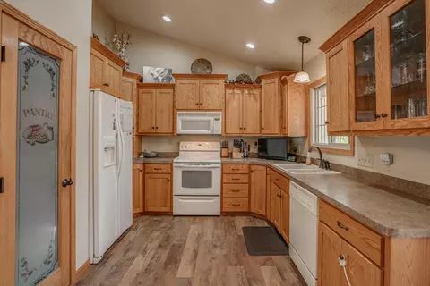 500 E Wachter Ave, Bismarck, ND 58504 photo 12