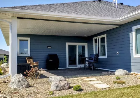 910 Select Ln, Bismarck, ND 58503 photo 6