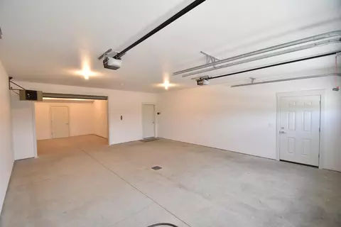 910 Select Ln, Bismarck, ND 58503 photo 27