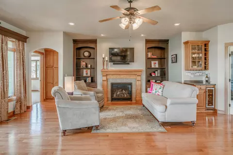 3237 Link Dr, Bismarck, ND 58503 photo 4