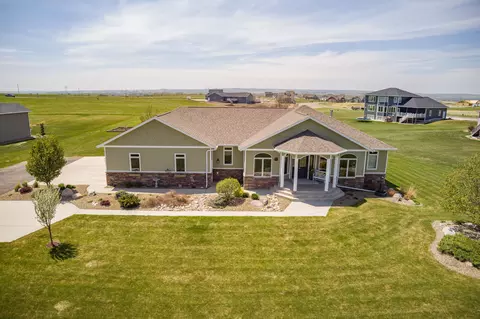 3237 Link Dr, Bismarck, ND 58503 photo 1