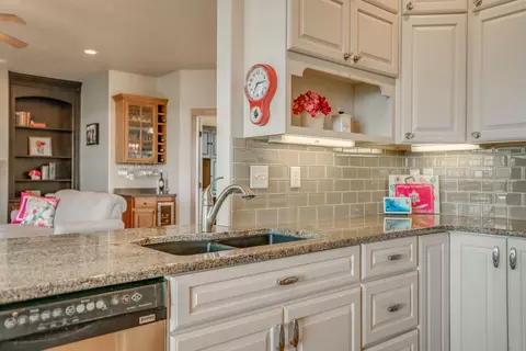 3237 Link Dr, Bismarck, ND 58503 photo 12