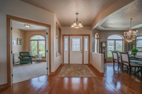 3237 Link Dr, Bismarck, ND 58503 photo 2