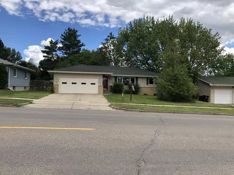 422 Interstate Ave W, Bismarck, ND 58503 photo 1