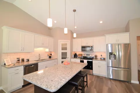 311 Buckskin Loop, Bismarck, ND 58503 photo 13