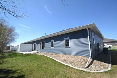 311 Buckskin Loop, Bismarck, ND 58503 photo 17