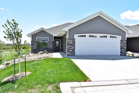 807 Colony Pt, Bismarck, ND 58503 photo 1