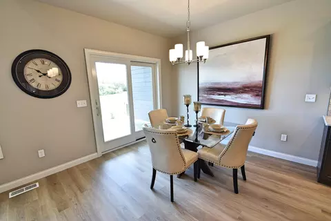 807 Colony Pt, Bismarck, ND 58503 photo 11