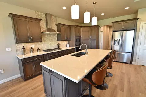 807 Colony Pt, Bismarck, ND 58503 photo 8