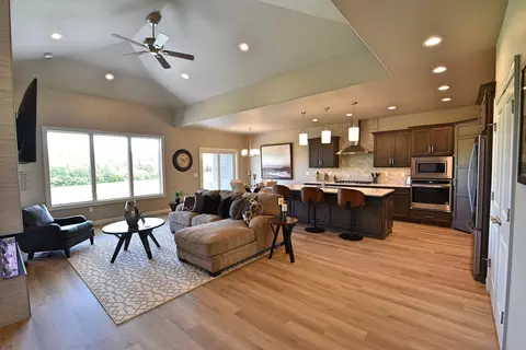 807 Colony Pt, Bismarck, ND 58503 photo 6