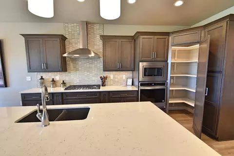 807 Colony Pt, Bismarck, ND 58503 photo 9