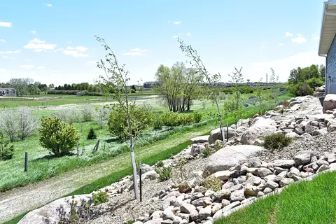 807 Colony Pt, Bismarck, ND 58503 photo 2