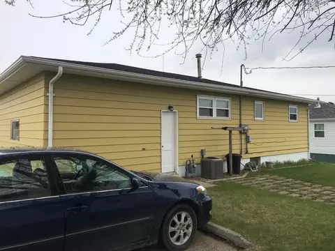 913 Collins Ave, Mandan, ND 58554 photo 3