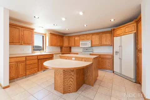 2200 Pirates Loop SE, Mandan, ND 58554 photo 13