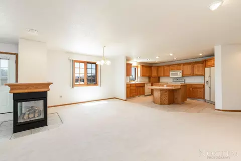 2200 Pirates Loop SE, Mandan, ND 58554 photo 5