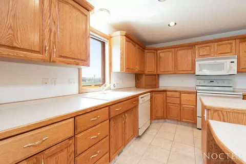 2200 Pirates Loop SE, Mandan, ND 58554 photo 14