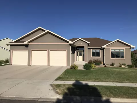 1415 Eagles View Ln, Bismarck, ND 58503 photo 1