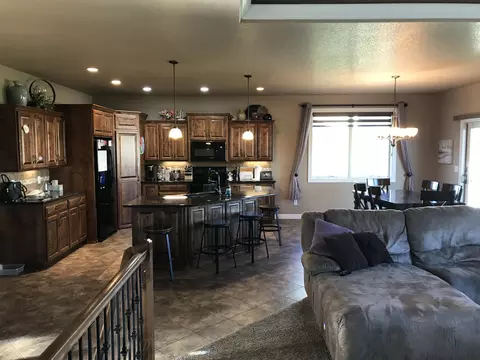 1415 Eagles View Ln, Bismarck, ND 58503 photo 2